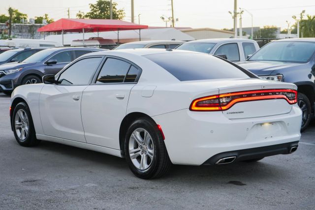
								2020 Dodge Charger SXT Sedan 4D full									