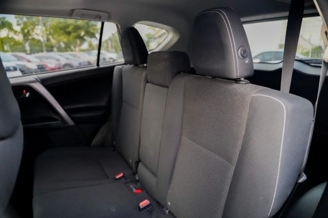 
								2017 Toyota RAV4 XLE Sport Utility 4D full									