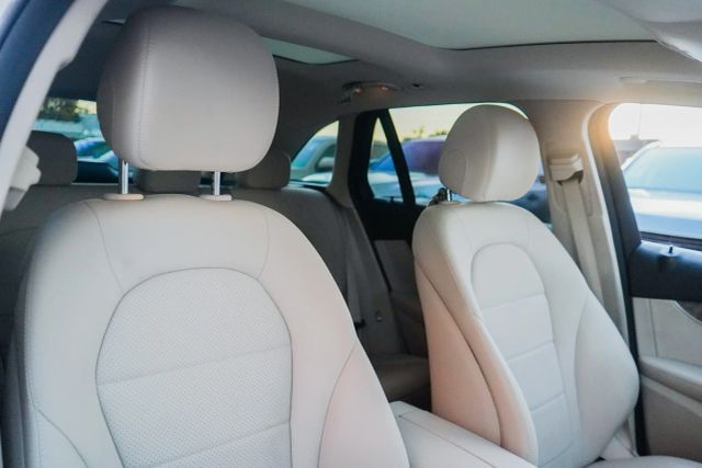 
								2018 Mercedes-Benz GLC GLC 300 Sport Utility 4D full									