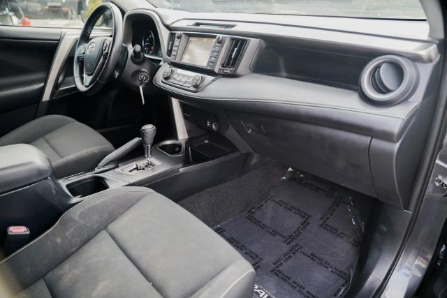 
								2017 Toyota RAV4 XLE Sport Utility 4D full									