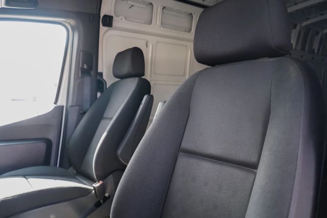 
								2023 Mercedes-Benz Sprinter 2500 Cargo High Roof w/170  WB Van 3D full									