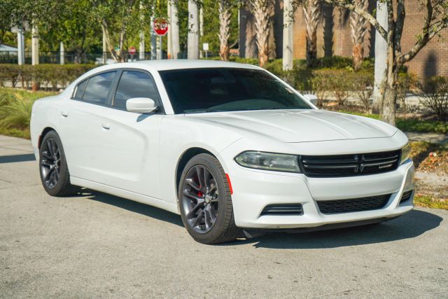 
								2020 Dodge Charger SXT Sedan 4D full									