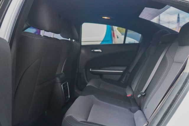 
								2020 Dodge Charger SXT Sedan 4D full									