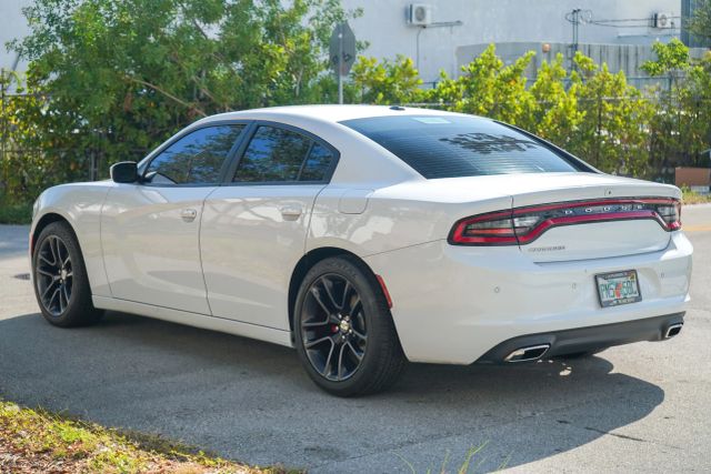 
								2020 Dodge Charger SXT Sedan 4D full									