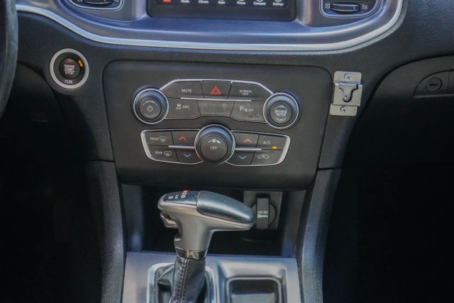 
								2020 Dodge Charger SXT Sedan 4D full									