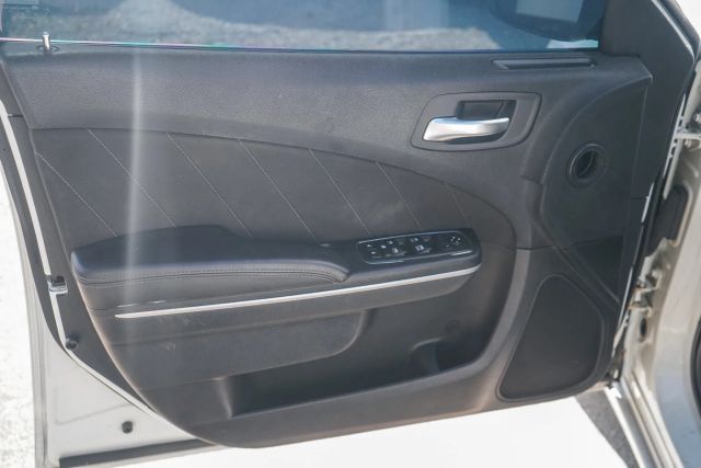 
								2020 Dodge Charger SXT Sedan 4D full									