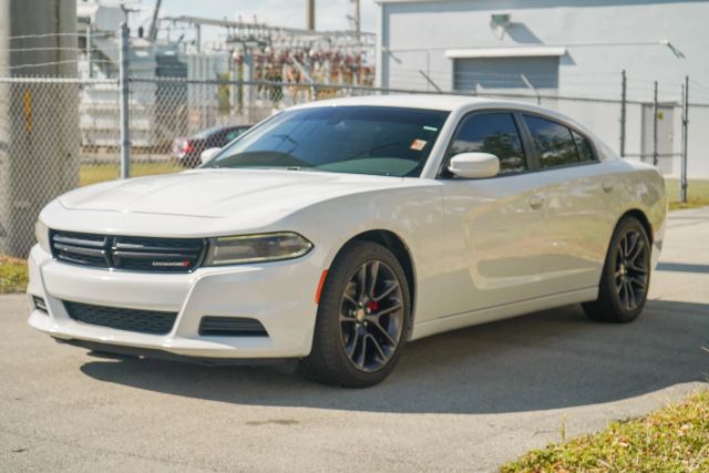 
								2020 Dodge Charger SXT Sedan 4D full									