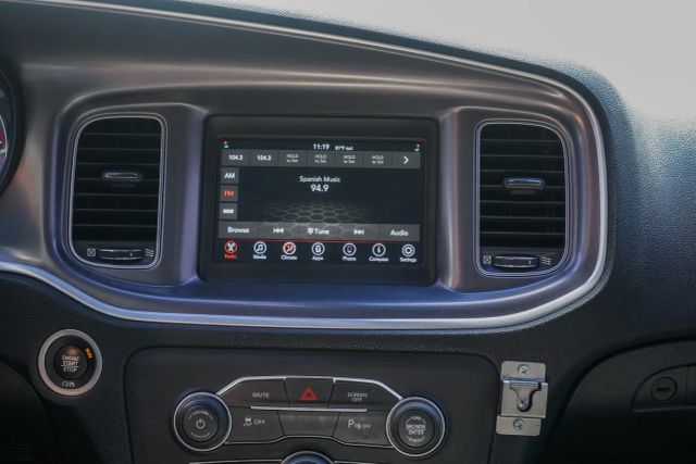 
								2020 Dodge Charger SXT Sedan 4D full									