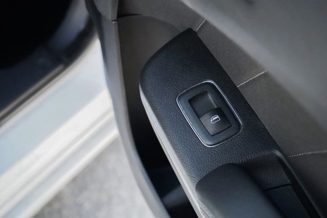 
								2020 Dodge Charger SXT Sedan 4D full									