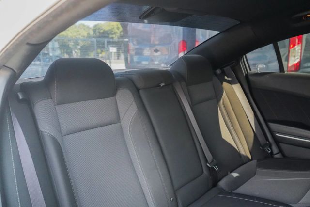 
								2020 Dodge Charger SXT Sedan 4D full									