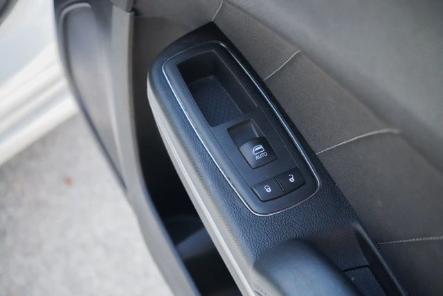 
								2020 Dodge Charger SXT Sedan 4D full									