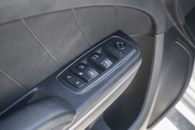 
								2020 Dodge Charger SXT Sedan 4D full									