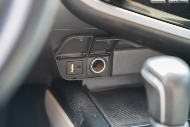 
								2020 Toyota Camry LE Sedan 4D full									