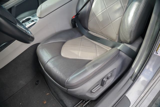 
								2020 Toyota Camry LE Sedan 4D full									