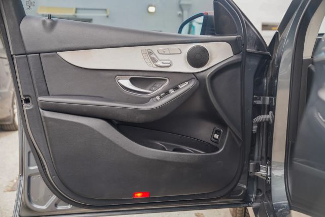 
								2021 Mercedes-Benz GLC GLC 300 Sport Utility 4D full									