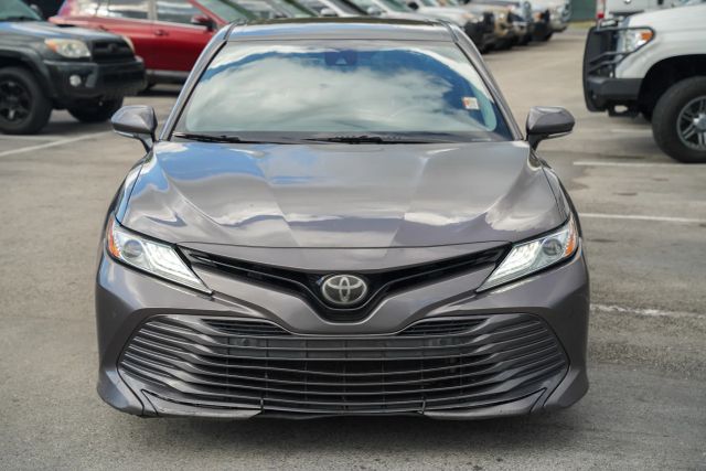 
								2020 Toyota Camry LE Sedan 4D full									