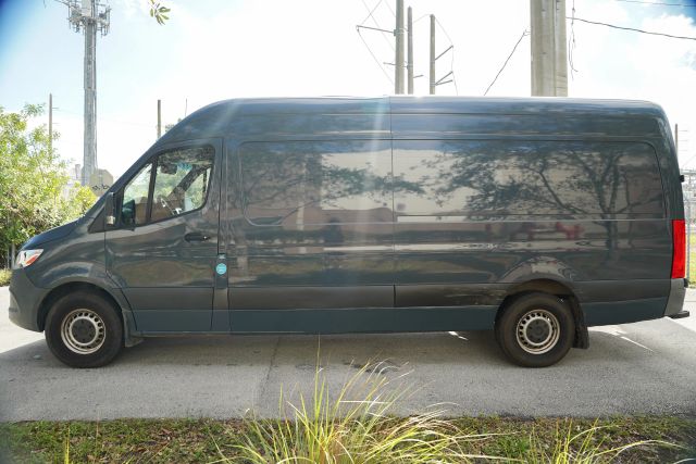 
								2019 Mercedes-Benz Sprinter 2500 Cargo High Roof w/170  WB Van 3D full									