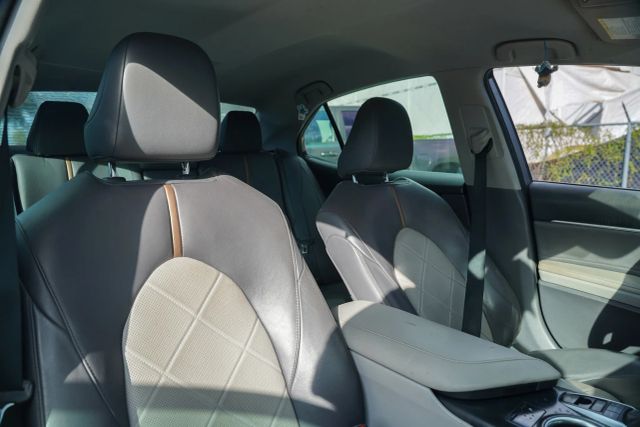 
								2020 Toyota Camry LE Sedan 4D full									