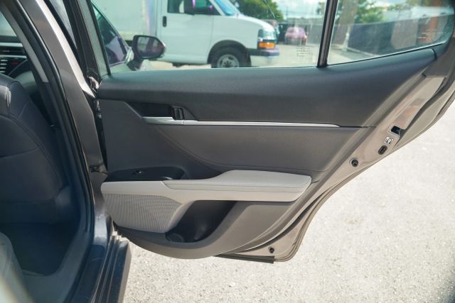 
								2020 Toyota Camry LE Sedan 4D full									