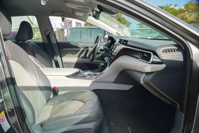 
								2020 Toyota Camry LE Sedan 4D full									