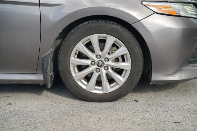 
								2020 Toyota Camry LE Sedan 4D full									