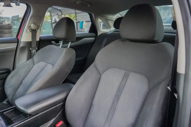 
								2022 Kia K5 LXS Sedan 4D full									