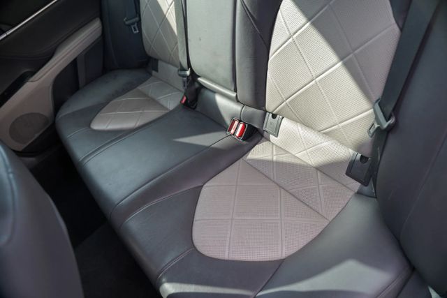 
								2020 Toyota Camry LE Sedan 4D full									