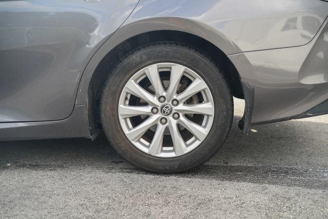 
								2020 Toyota Camry LE Sedan 4D full									