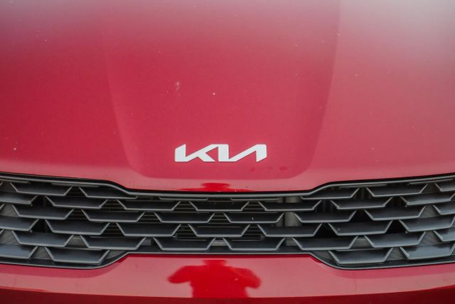 
								2022 Kia K5 LXS Sedan 4D full									