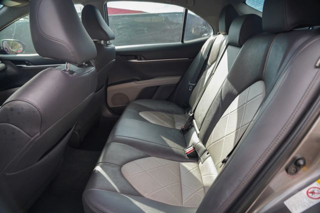 
								2020 Toyota Camry LE Sedan 4D full									