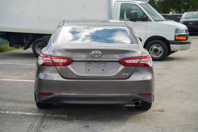 
								2020 Toyota Camry LE Sedan 4D full									