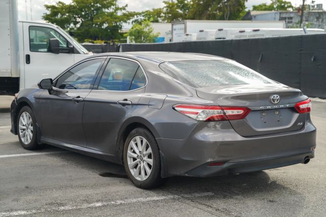 
								2020 Toyota Camry LE Sedan 4D full									