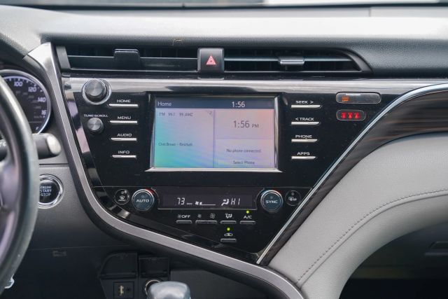 
								2020 Toyota Camry LE Sedan 4D full									