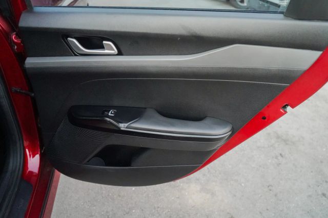 
								2022 Kia K5 LXS Sedan 4D full									