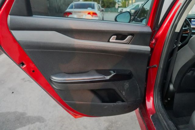 
								2022 Kia K5 LXS Sedan 4D full									