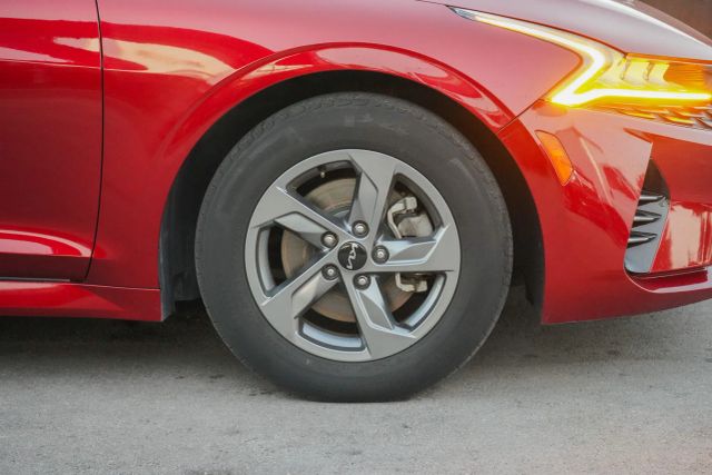 
								2022 Kia K5 LXS Sedan 4D full									