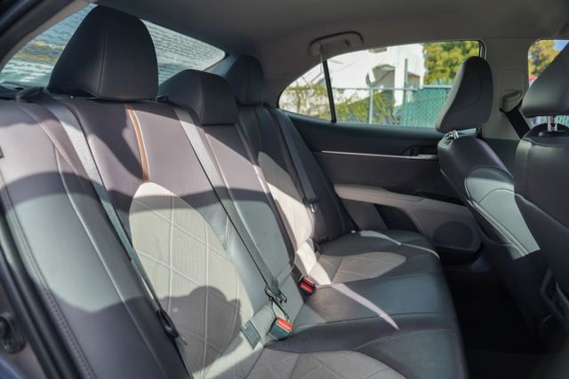 
								2020 Toyota Camry LE Sedan 4D full									