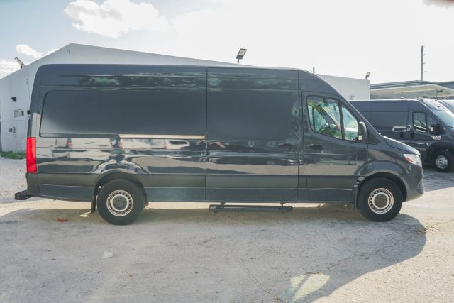 
								2019 Mercedes-Benz Sprinter 2500 Cargo High Roof w/170  WB Van 3D full									