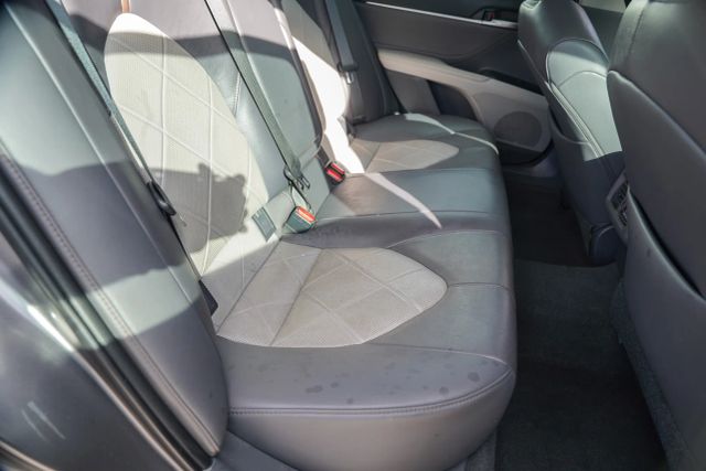 
								2020 Toyota Camry LE Sedan 4D full									