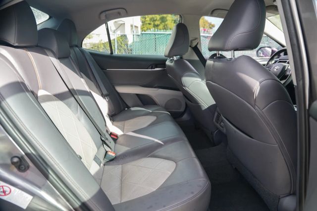 
								2020 Toyota Camry LE Sedan 4D full									