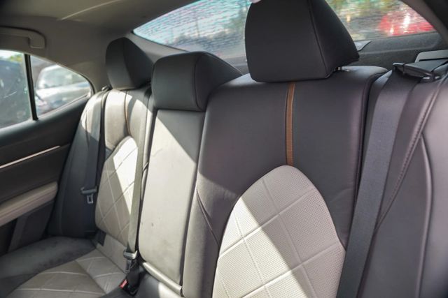 
								2020 Toyota Camry LE Sedan 4D full									