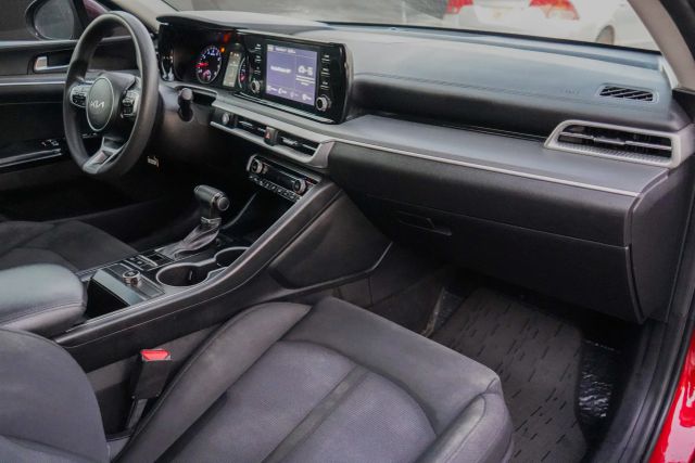 
								2022 Kia K5 LXS Sedan 4D full									