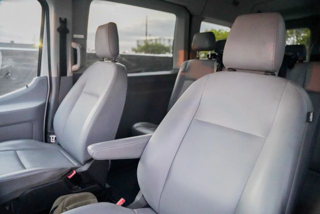 
								2018 Ford Transit 350 Wagon XL w/Medium Roof w/Sliding Side Door Van 3D full									