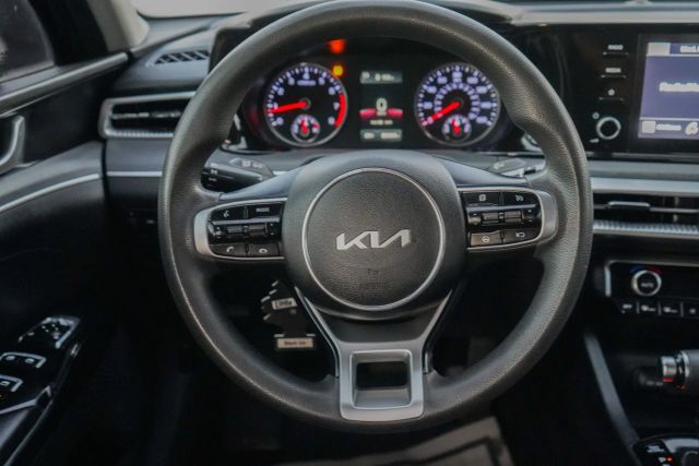 
								2022 Kia K5 LXS Sedan 4D full									