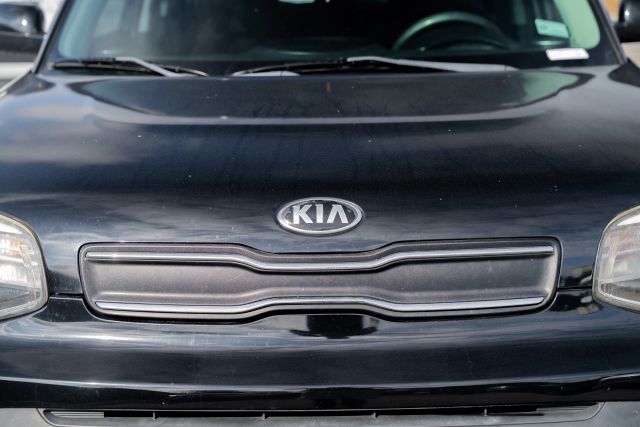 
								2017 Kia Soul Wagon 4D full									