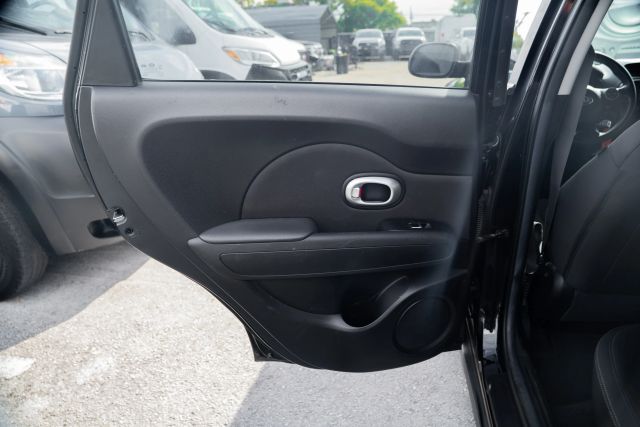 
								2017 Kia Soul Wagon 4D full									