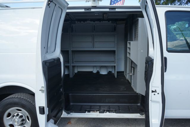
								2019 Chevrolet Express 2500 Cargo Van 3D full									