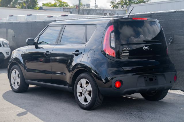 
								2017 Kia Soul Wagon 4D full									
