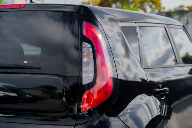 
								2017 Kia Soul Wagon 4D full									