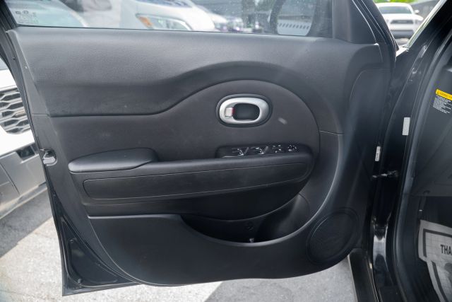 
								2017 Kia Soul Wagon 4D full									